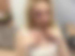 EvelynBomaster's Live Sex Cam Show