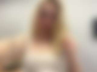 Live cam show with EvelynBomaster - Short on Free Soda