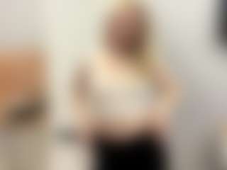 EvelynBomaster's Live Sex Cam Show