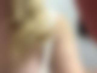 EvelynBomaster's Live Sex Cam Show