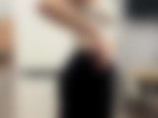 EvelynBomaster's Live Sex Cam Show