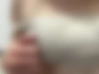 EvelynBomaster's Live Sex Cam Show