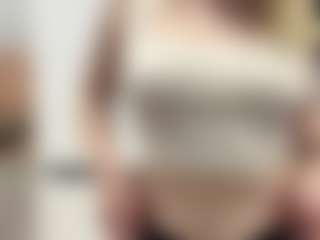 EvelynBomaster's Live Sex Cam Show