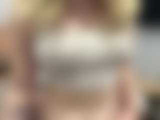 EvelynBomaster's Live Sex Cam Show