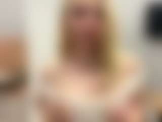EvelynBomaster's Live Sex Cam Show