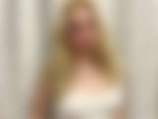 EvelynBomaster's Live Sex Cam Show