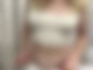 EvelynBomaster's Live Sex Cam Show