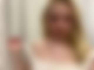 EvelynBomaster's Live Sex Cam Show