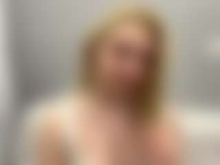 EvelynBomaster's Live Sex Cam Show