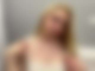 EvelynBomaster's Live Sex Cam Show