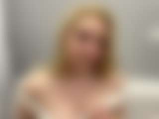 EvelynBomaster's Live Sex Cam Show