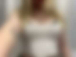 EvelynBomaster's Live Sex Cam Show