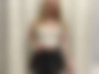 EvelynBomaster's Live Sex Cam Show