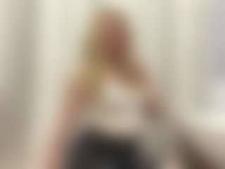 EvelynBomaster's Live Sex Cam Show