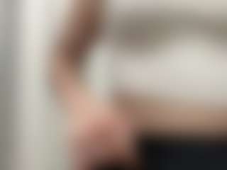 EvelynBomaster's Live Sex Cam Show