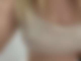 EvelynBomaster's Live Sex Cam Show