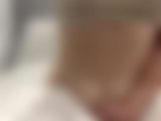 EvelynBomaster's Live Sex Cam Show