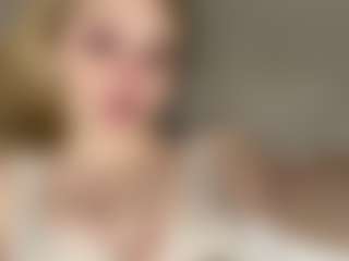 EvelynBomaster's Live Sex Cam Show
