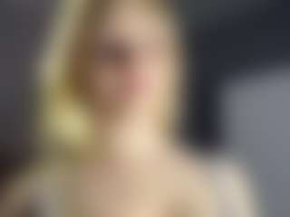 EvelynBomaster's Live Sex Cam Show