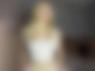 EvelynBomaster's Live Sex Cam Show