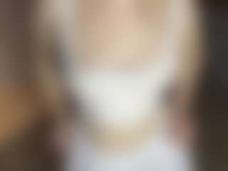 EvelynBomaster's Live Sex Cam Show