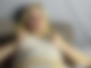EvelynBomaster's Live Sex Cam Show