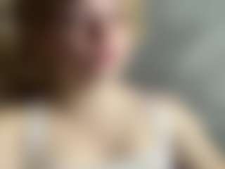 EvelynBomaster's Live Sex Cam Show