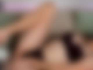 itschloelaurent's Live Sex Cam Show