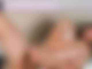 itschloelaurent's Live Sex Cam Show