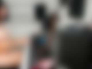 itschloelaurent's Live Sex Cam Show