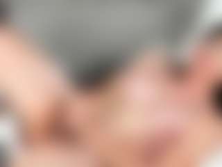itschloelaurent's Live Sex Cam Show
