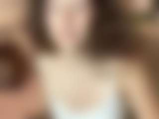 Live cam show with LilliamBeen - Petite MILF on TeamSkeetLive