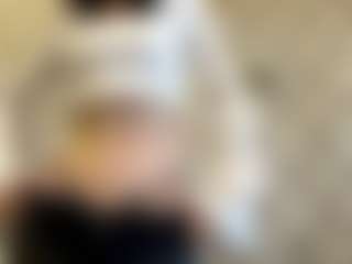 Live cam show with NakitaGesmondi - Blowjob on crypto-cams