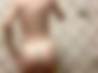 Live cam show with NakitaGesmondi - New Blowjob on Camming Site