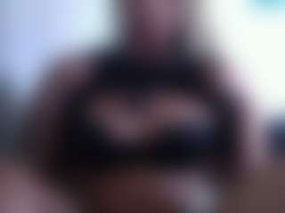 Live cam show with PopstarBarbie - Nipple Piercings on livesuperchat.net