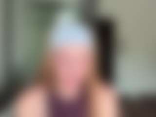 Live cam show with IldaSaab - Petite on AdultVida.com