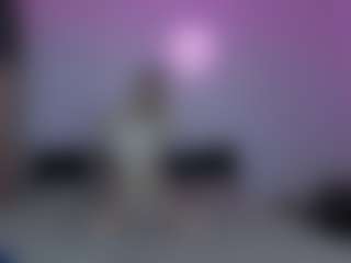 Live cam show with KaylaBloom1 - Athletic on eurowanks.com