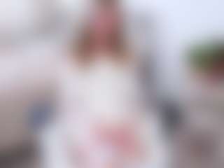 Live cam show with Melissa - Shaved Pussy on Camming Site