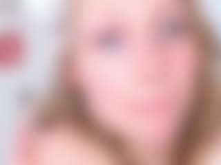 Live cam show with Melissa - Tiny on Camsoda
