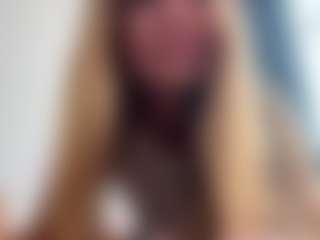 Live cam show with DiaEbrahimi - Blonde Hair Petite on AdultVida.com