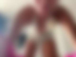 Live cam show with DiaEbrahimi - Blue Eyes on madthumbs