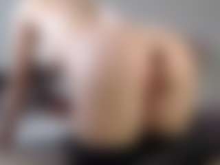 Live cam show with IceCraze - Brown Hair MILF on WildCum