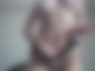 Live cam show with IceCraze - Striptease MILF on madthumbs