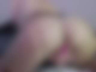 Live cam show with IceCraze - Brown Hair MILF on x69.live
