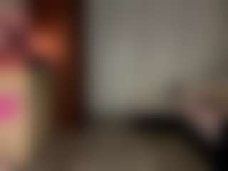 Live cam show with Sophia - Shaved Pussy Brown Hair on Dare Cams