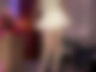 Live cam show with Sophia - Blonde Hair Petite on Dare Cams