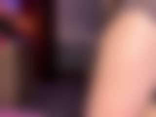 Live cam show with Sophia - Brown Hair Petite on SxyPornLive
