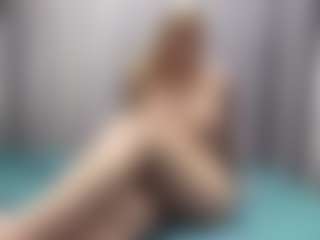 Live cam show with KeriPennel - Average on Camsoda