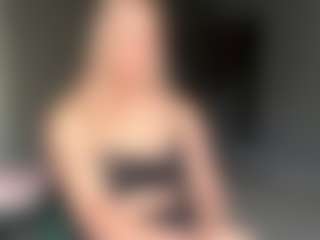 Live cam show with KeriPennel - Public on Milfs Live