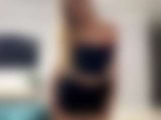 Live cam show with KeriPennel - Muscle on CamwithHer